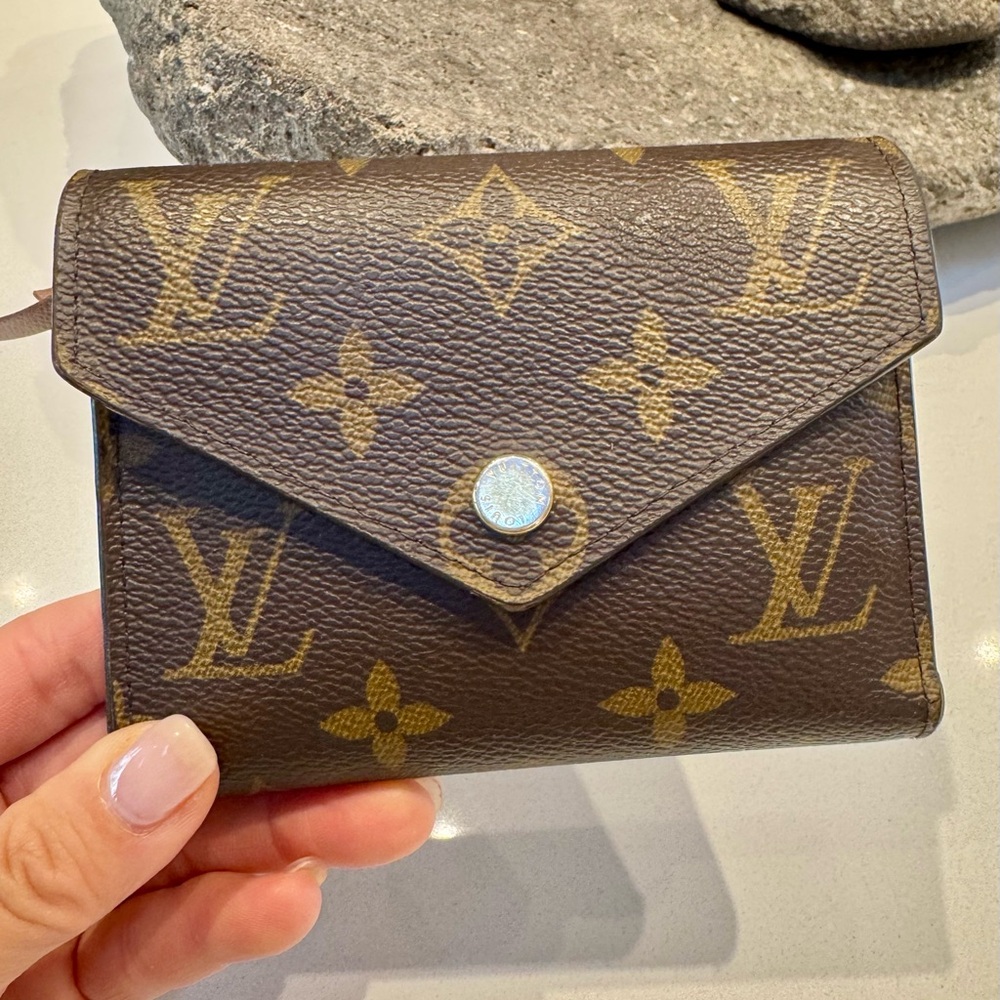 Gorgeous Authentic Louis Vuitton Victorine Wallet